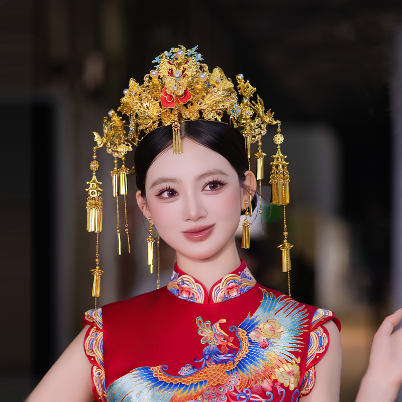2025新娘头饰新款中式婚礼古风重工凤冠全金色流苏后区龙凤褂配饰