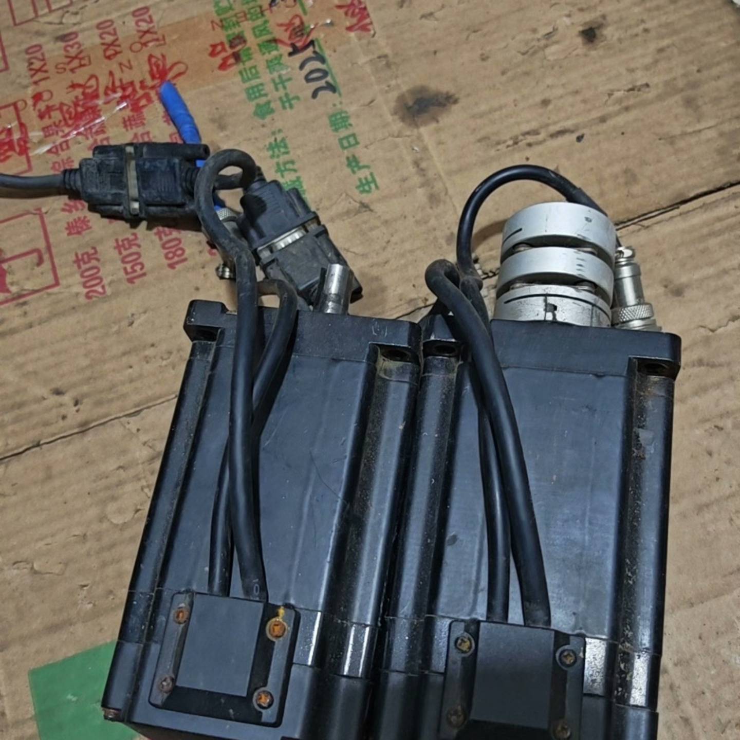 议价伺服驱动两台没标签跟86HSM85-E1差不多原先配套台可维修翻新
