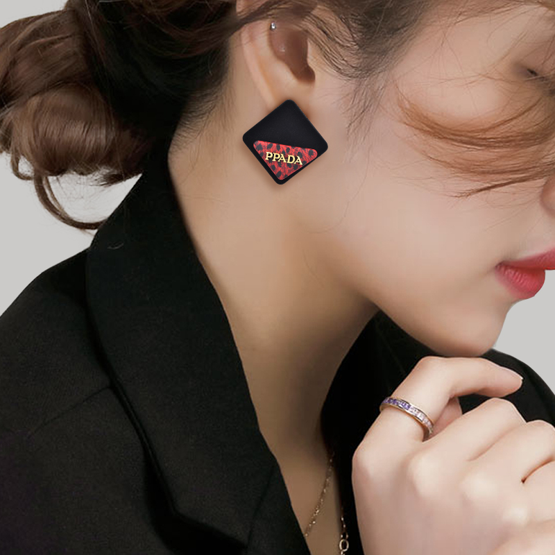 金芽欧美女字母耳钉2件9折