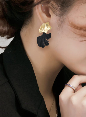 银杏叶扇形耳钉女2022新款洋气甜酷耳环轻奢高级感冷淡风气质耳饰