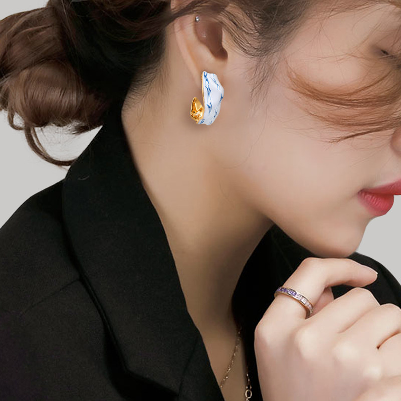青花瓷C形滴油耳钉轻奢不规则设计高端耳圈欧美时尚洋气耳环耳饰