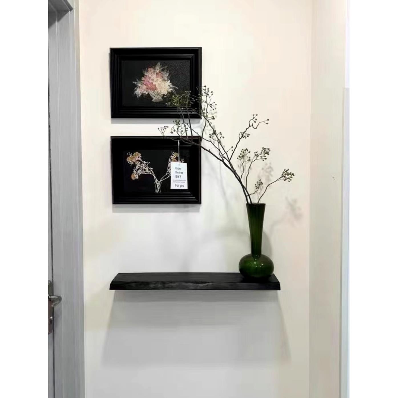 侘寂风原木墙壁一字隔板走廊玄关置物架炭化黑壁挂式背景层板书架