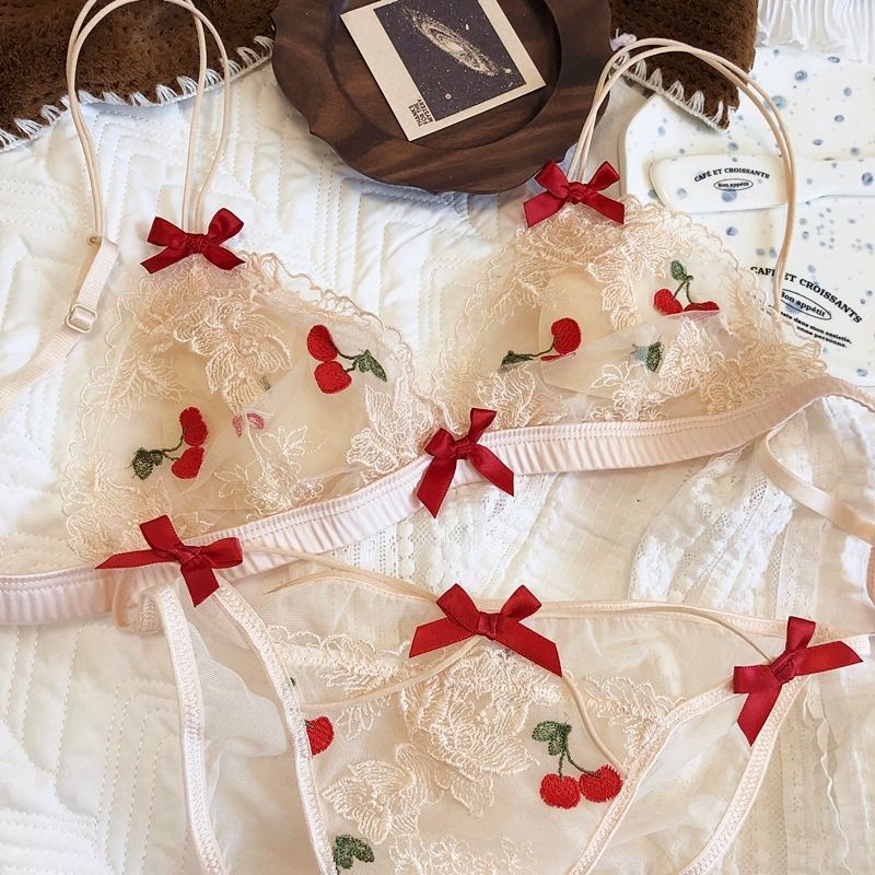 新款性感蕾丝刺绣少女内衣超薄无钢圈三角杯舒适显小超薄文胸套装