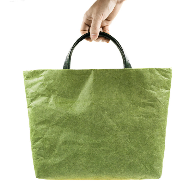 简约设计，内隔层可接肩带。