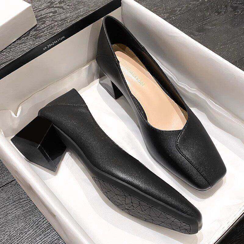 黑色真皮粗跟方头单鞋女2025年春秋新款上班通勤职业休闲高跟鞋子