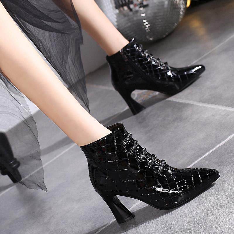 高跟短靴女2022年秋季新款英伦风粗跟性感水钻格子休闲百搭马丁靴