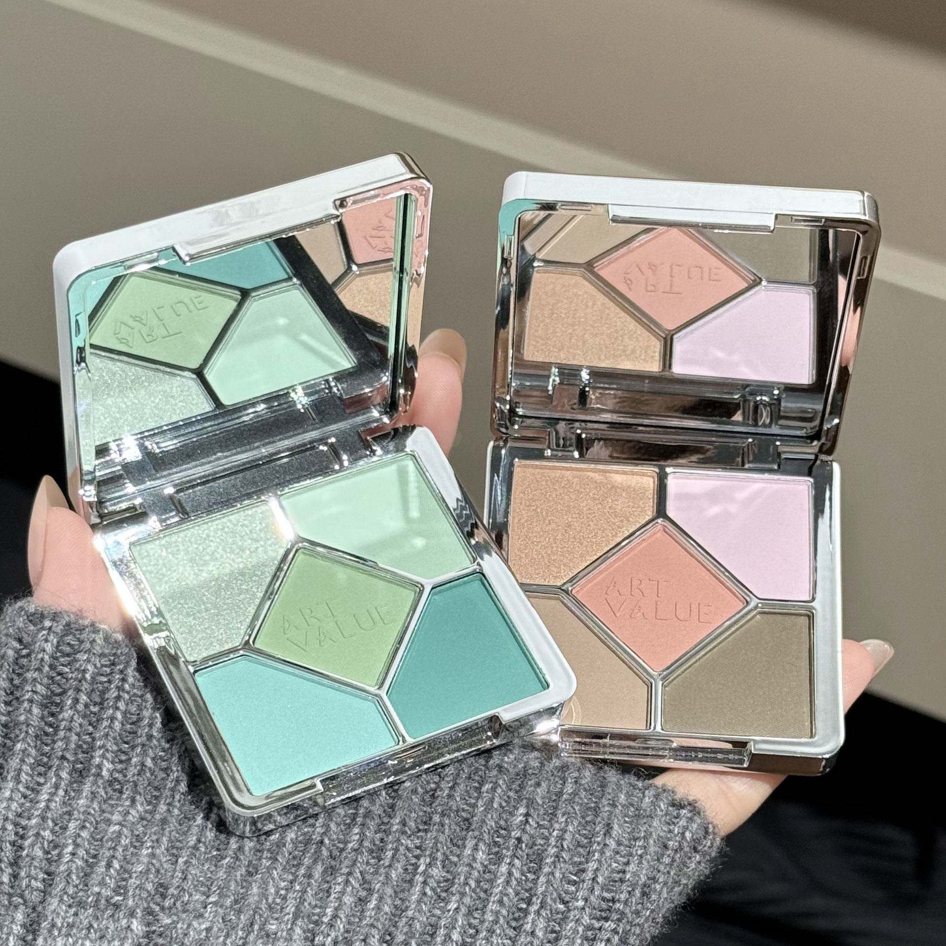 正品梦幻小熊五色眼影盘不易飞粉粉质细腻低饱和深色脸部彩妆学生