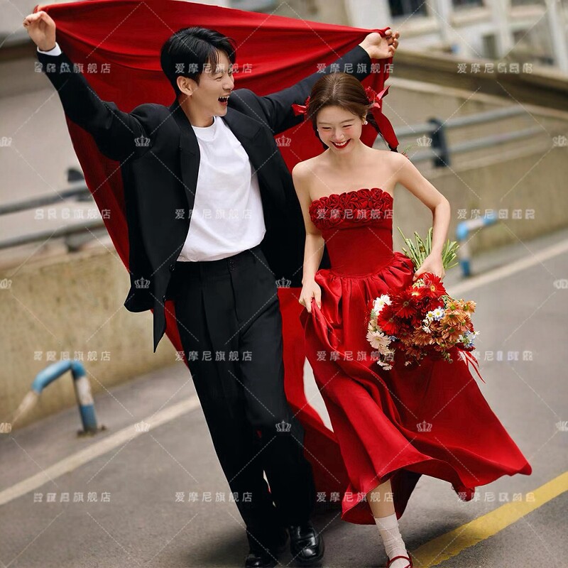 红色抹胸礼服新娘晨袍订婚敬酒服领证结婚照街拍喜嫁影楼主题服装