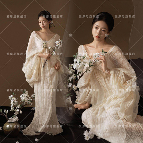 2025新款影楼主题新中式写真温柔清冷高级感油画风摄影艺术照服装