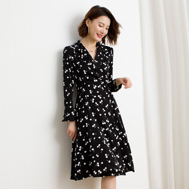 长袖茶歇裙女法式一片式连衣裙秋装樱桃印花裙子系带收腰裹身裙