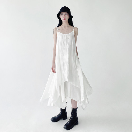 隐觅宽松毛边设计不规则连衣裙