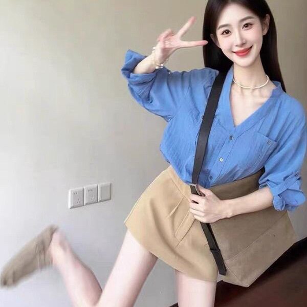 早春2026韩系蓝色V领长袖衬衫女气质卡其色高腰显瘦裤裙两件套装