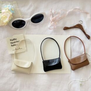 labubu拉布布斜挎包包 长腿kitty迷你皮革小包10cm娃衣装饰迷你包