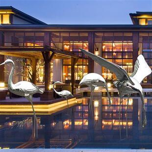 户外仿真喷水不锈钢镜面仙鹤公园林庭院小区草坪荷塘景观装 饰品