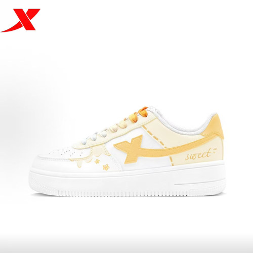 特步板鞋空军一号少女感清新渐变