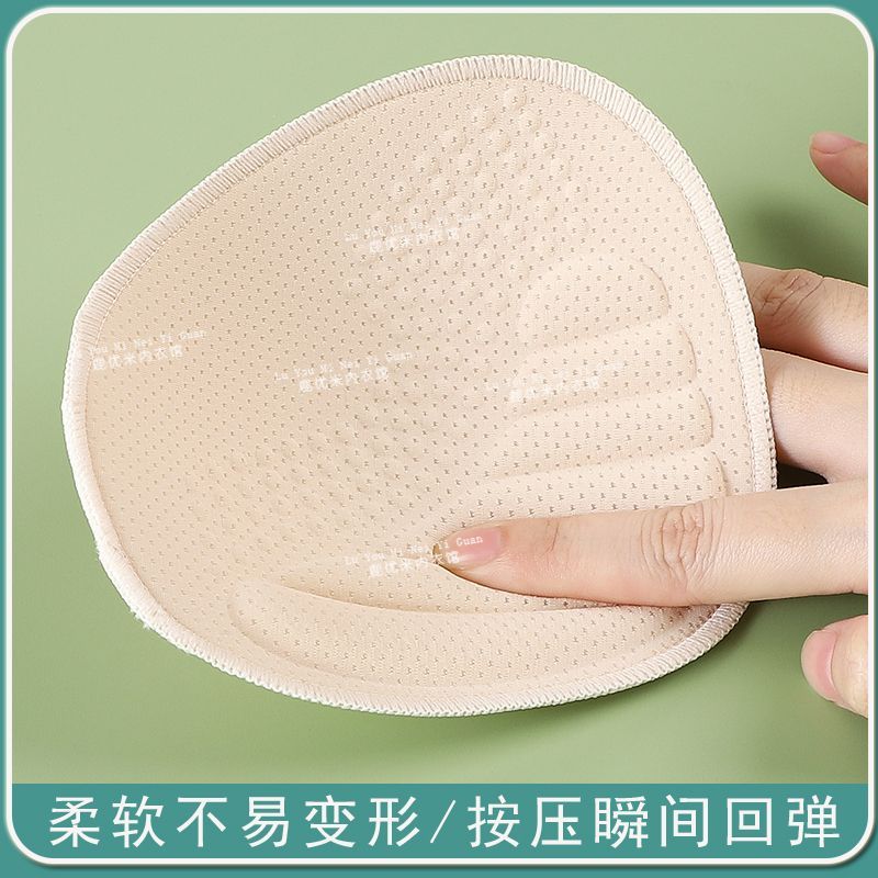 缝在衣服上的胸垫锁边分