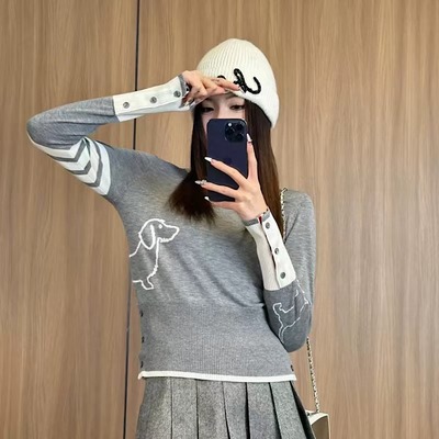 TB秋冬款小狗羊毛提花圆领毛衣