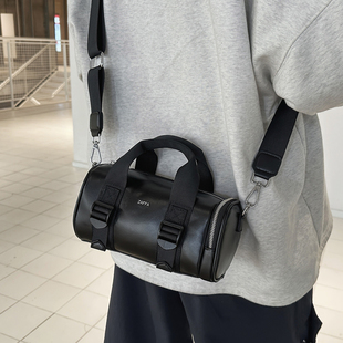 高级感小众手提包包女2025新款保龄球包男圆筒包日常收纳斜挎小包