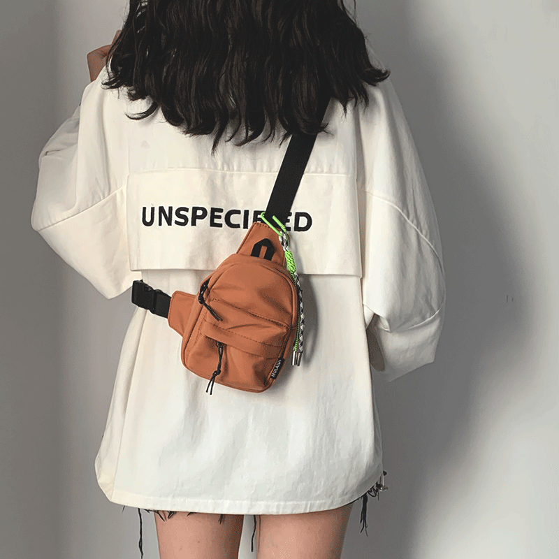 潮牌胸包女ins休闲帆布小包包女2025新款运动背包轻便百搭斜挎包