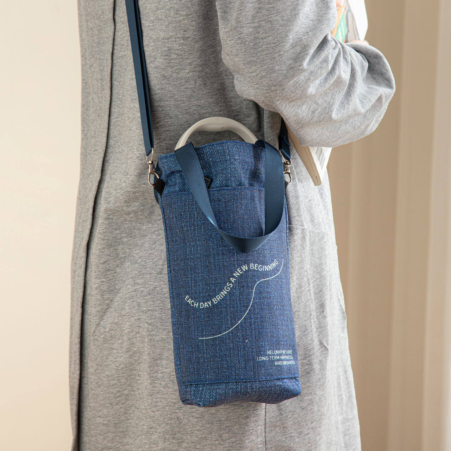 装水杯便携包牛津布保温杯杯套便携保护套水壶斜跨手提通用大号旅