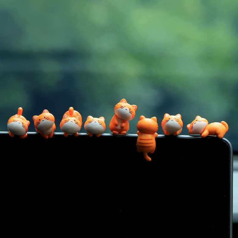 电脑显示器上小摆件治愈可爱小猫咪摆件车载屏幕装饰汽车中控台车