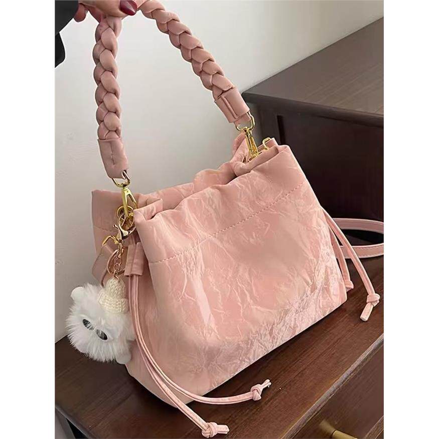 精致外出小拎包高级感洋气小众粉色包包女士2026新款百搭斜挎包时