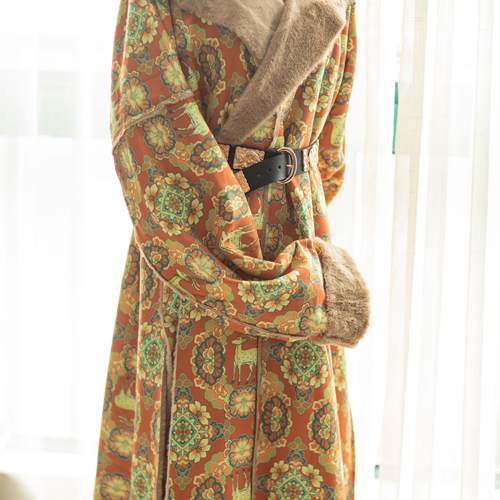 青泠谷唐制圆领袍皮毛一体