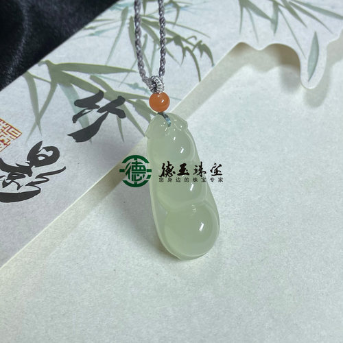 和田玉晴水四季豆福豆吊坠