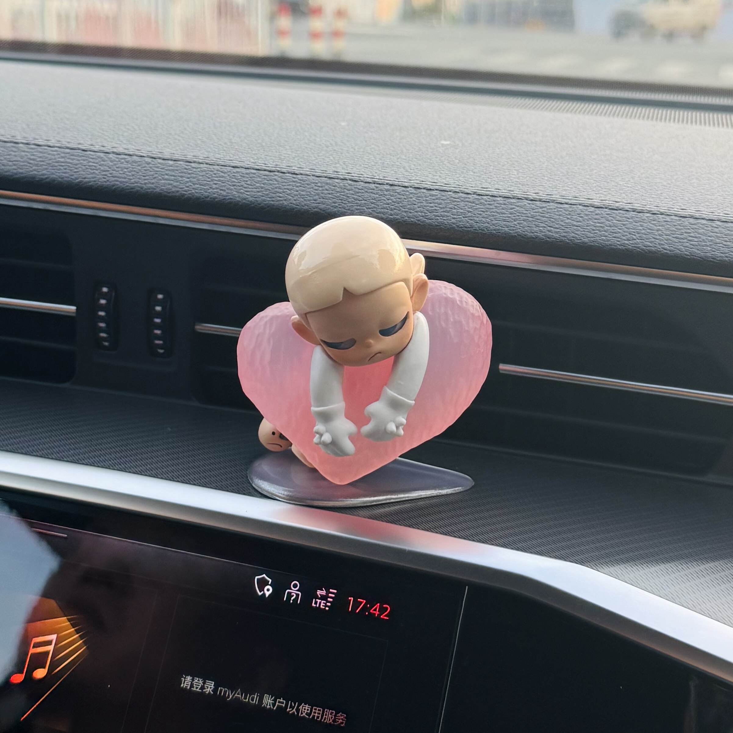 车载Zsiga在日光下嘎子姐等待手办可爱emo车载公仔摆件女生情侣