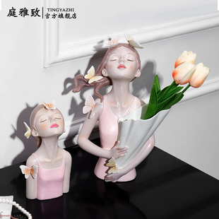 优雅捧花女孩摆件抱花瓶桌面摆设乔迁结婚生日礼物简约插花装饰品