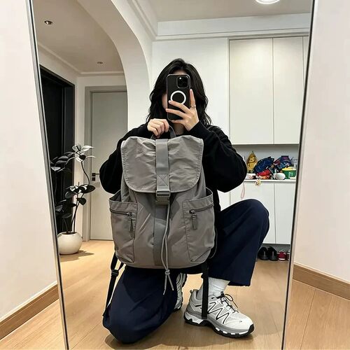 大容量防泼水减压透气电脑双肩包