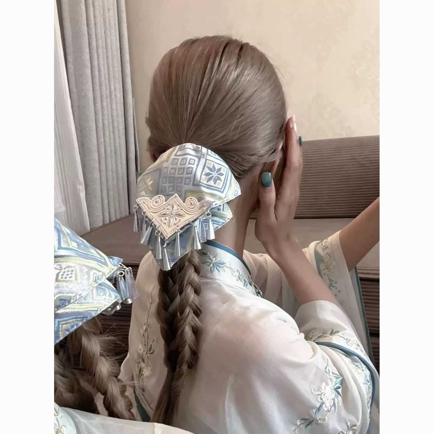 发圈方巾式新中式绝美银色流苏方巾发圈2026新款高级感扎头发低马