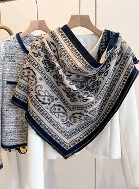Women Bohemian Paisley Print Triangle Boho Fringe Trim Shawl