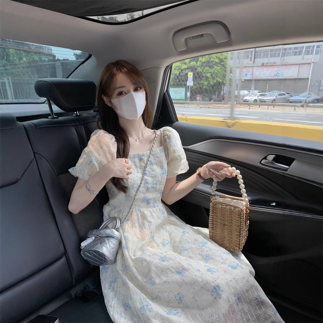 法式方领泡泡短袖碎花连