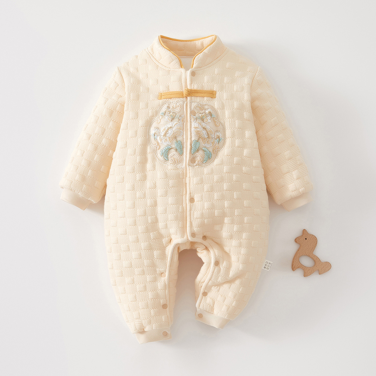 新生婴儿衣服冬季加厚棉衣保暖女宝宝纯棉连体夹棉哈衣爬服拜年服