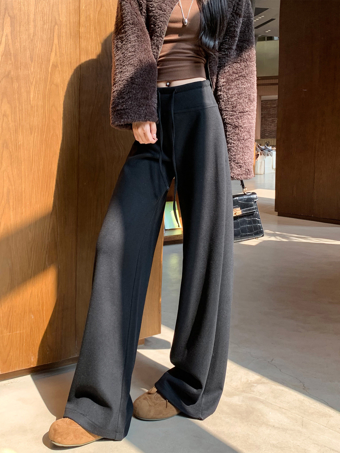 黑色阔腿裤女秋冬季2025新款宽松慵懒风加绒加厚羊毛糯米运动卫裤