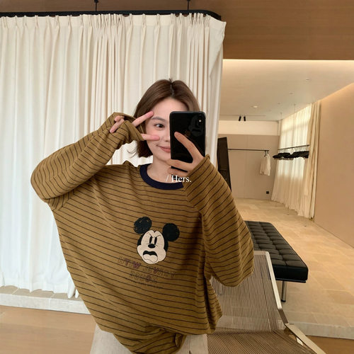 Hers一勺甜秋冬时髦动漫卡通条纹宽松显瘦套头圆领长袖T恤女62138