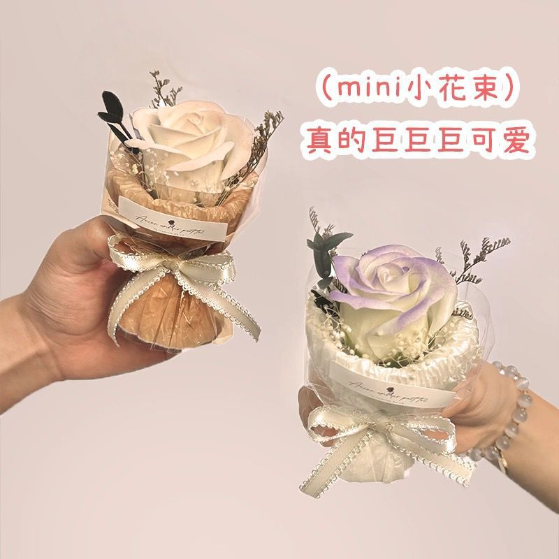 送女朋友口袋里浪漫迷你玫瑰仿真图片
