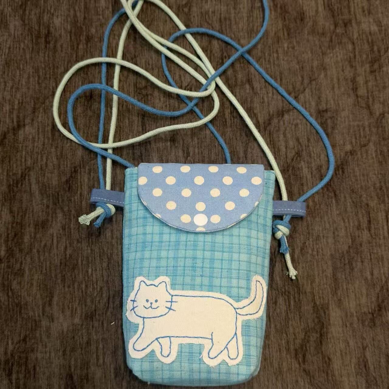 蓝色小猫波点拼接手机斜挎包ccd收纳包蓝色零钱包通用小包