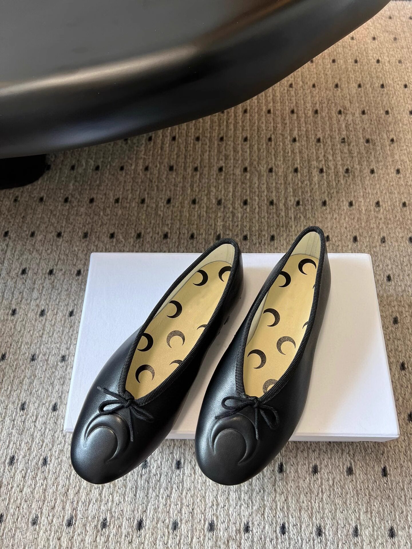 Luxe Lambskin Moon Silver Flats: 2025 Autumn Bow Ballet Style - Product image 3