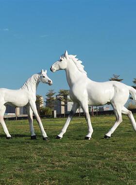 户外大型仿真马雕塑园林景观农场草坪落地装饰玻璃钢骏马模型摆件