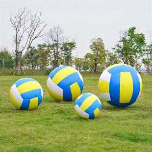 户外景观小品仿真足球雕塑体育场学校草坪装 饰摆件玻璃钢篮球模型