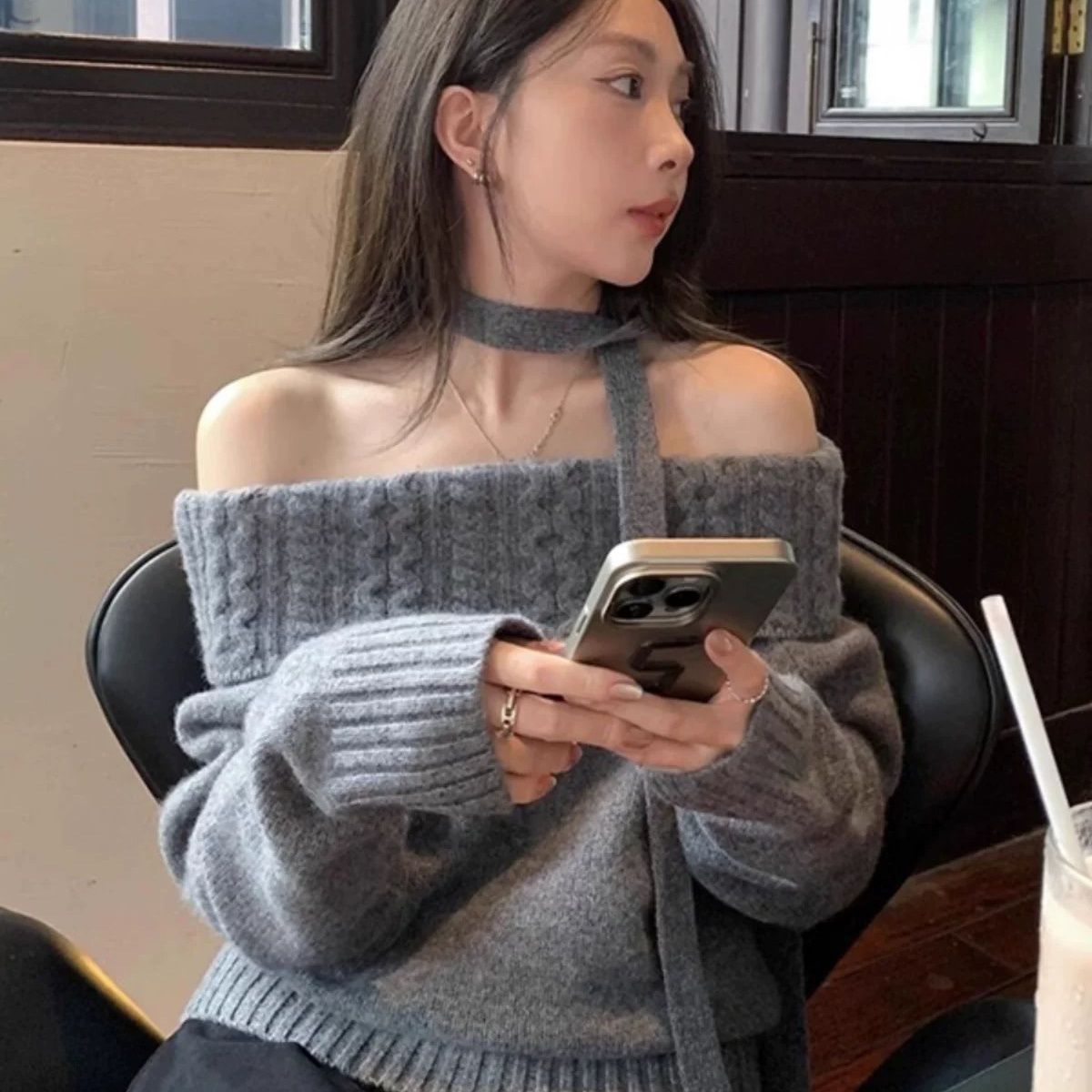 灰色设计感一字肩挂脖毛衣女秋冬季新款慵懒感宽松针织衫上衣