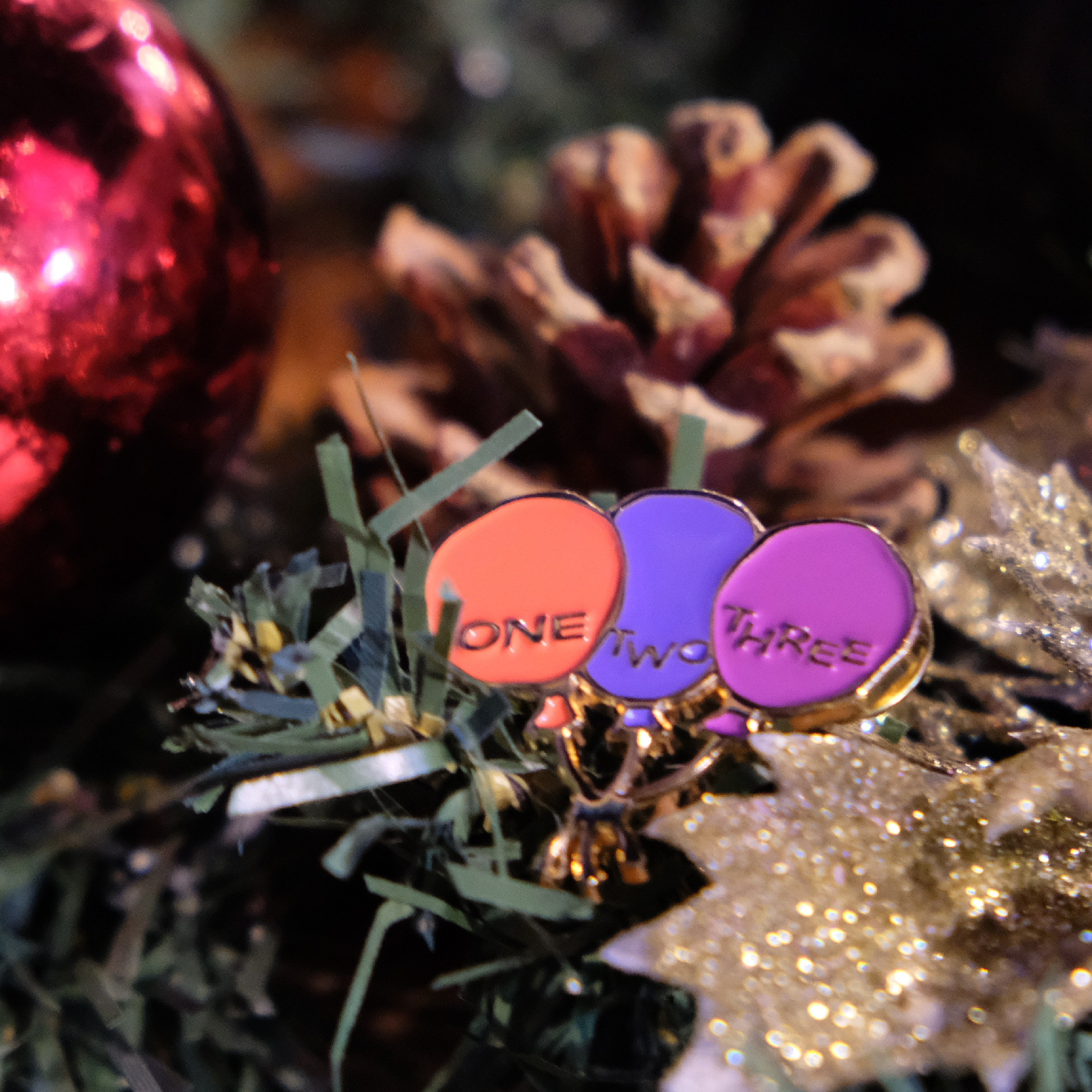 sfm 大师系列比利怀尔德配饰文艺纪念 one two three-气球胸针