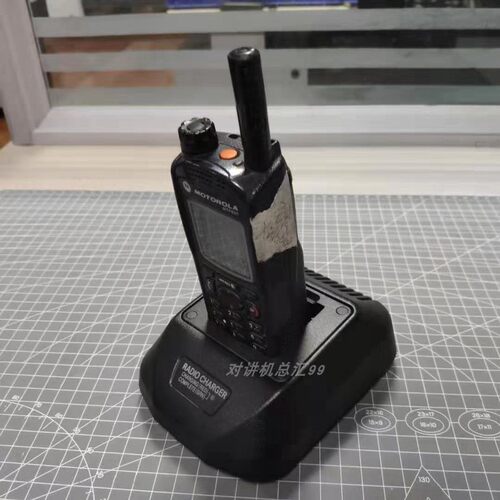 摩托罗拉MTP850MTP830对讲充电器