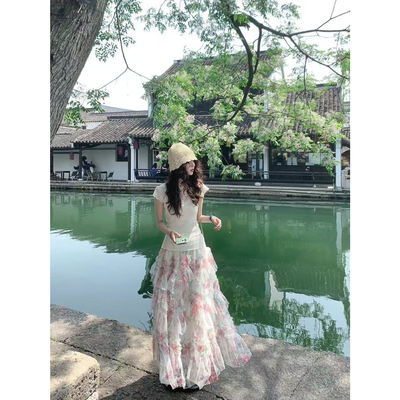 法式夏季温柔气质v领蕾丝拼接短袖T恤碎花半身裙子两件套