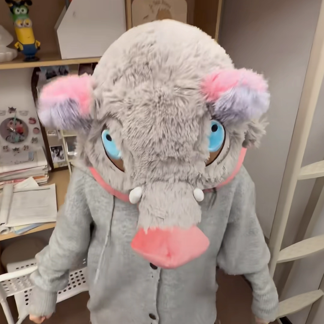 可爱动漫卡通毛绒鬼灭之刃嘴平伊之助猪猪头女帽子粉色U型枕颈枕