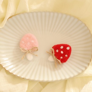 可爱羊毛毡蘑菇胸针精致礼物森系文艺小众设计感衣服包包精致配饰