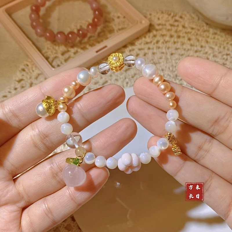 天然粉水晶原创手作贝壳雕刻手链