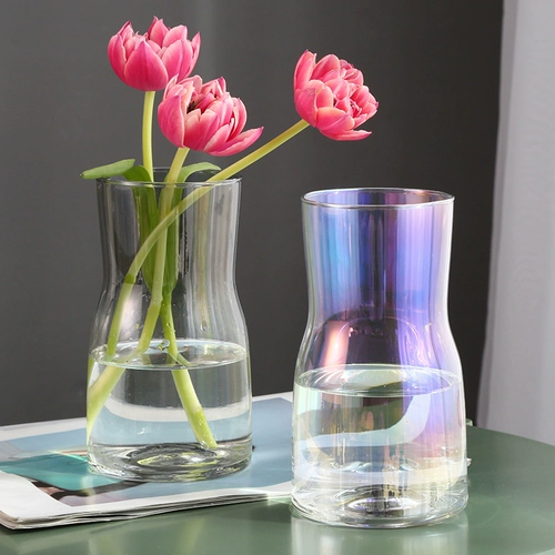 Простая маленькая стеклянная ваза с широким горлышком, современная простая цветочная композиция, градиент цветов, маленькое свежее украшение для рабочего стола